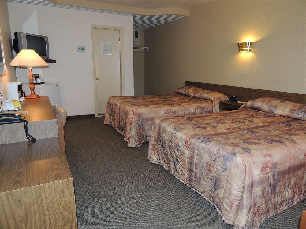 Rodeway Inn Gaspe Exterior photo
